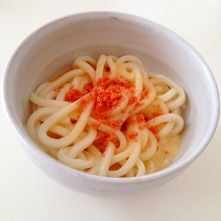 鮭フレーク乗せふわふわ卵かけうどん